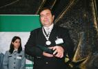 2004 - V. Világtalálkozó - Tóth István (Tura) az Ezüstlánc-díjjal.JPG
