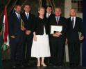 2008 - VII. Világtalálkozó - Gémesi György, Szili Katalin és a kitünetettek.jpg